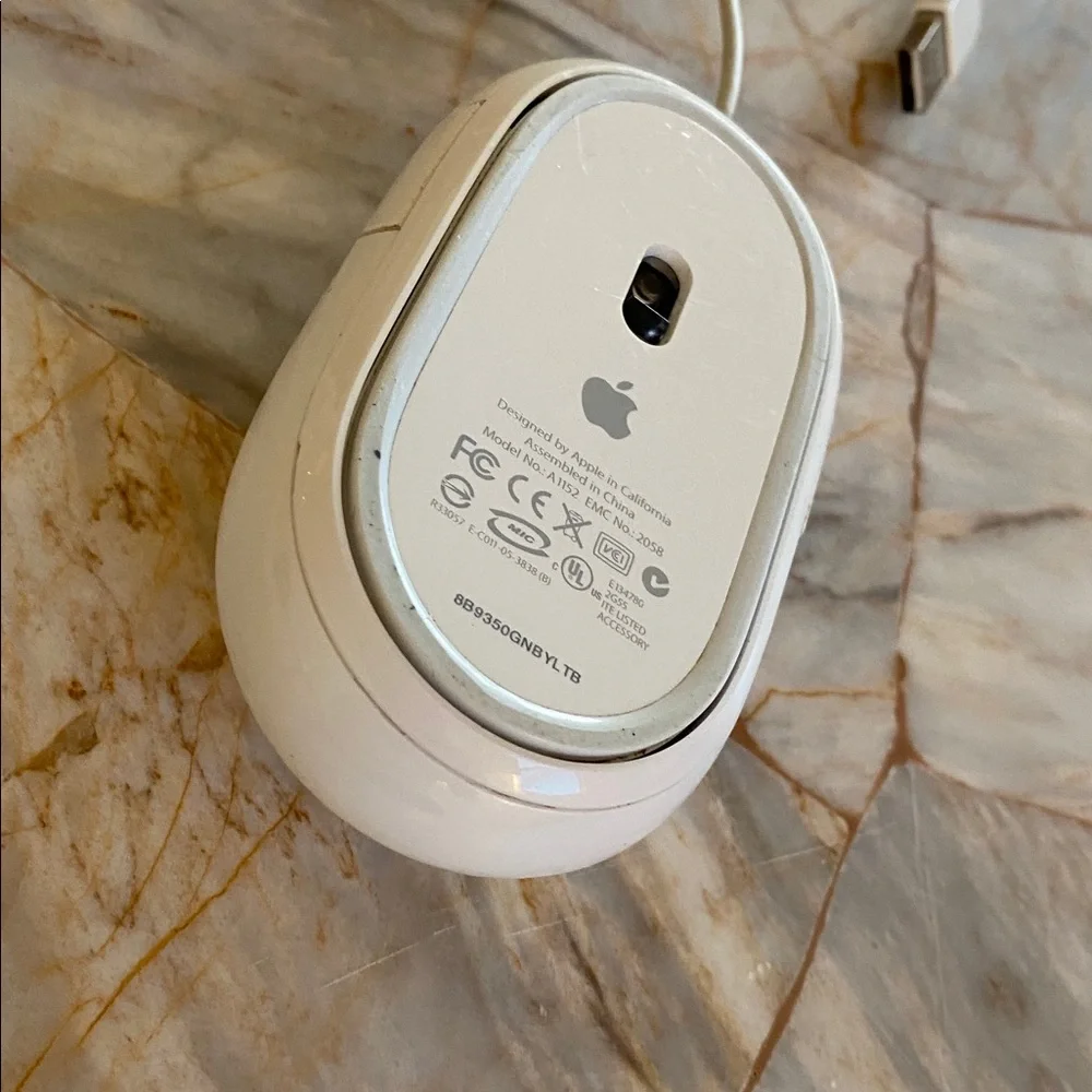 Apple White Wired Mouse A1152